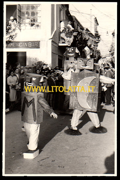 ROBOTS in prossimita' del MOCAMBO - foto di Giovanfranco di Giunta